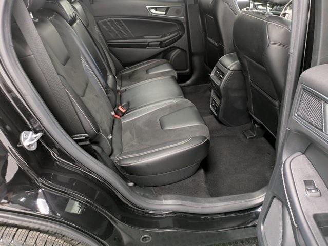 Photo of 2022 Agate Black Metallic Ford Edge