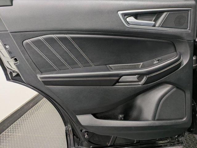 Photo of 2022 Agate Black Metallic Ford Edge
