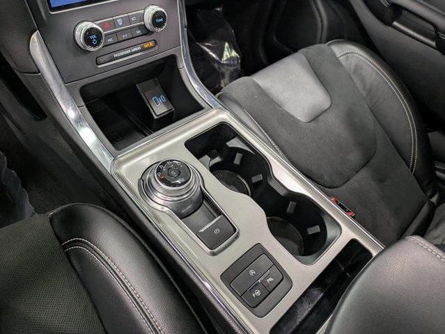 Photo of 2022 Agate Black Metallic Ford Edge