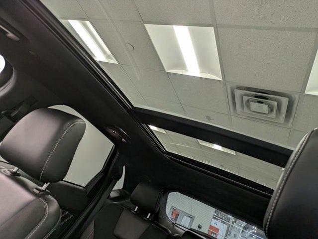 Photo of 2022 Agate Black Metallic Ford Edge