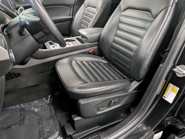 Photo of 2022 Agate Black Metallic Ford Edge