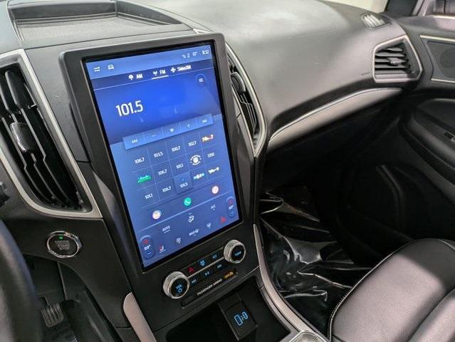 Photo of 2022 Agate Black Metallic Ford Edge