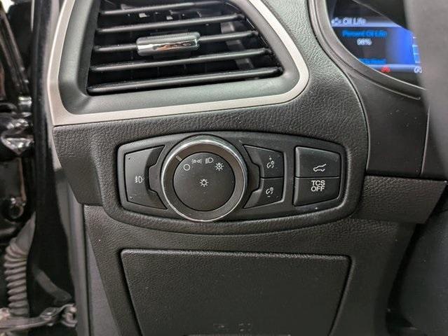 Photo of 2022 Agate Black Metallic Ford Edge