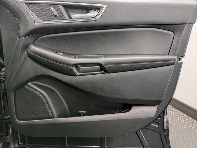 Photo of 2022 Agate Black Metallic Ford Edge