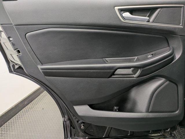 Photo of 2022 Agate Black Metallic Ford Edge