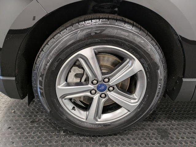 Photo of 2022 Agate Black Metallic Ford Edge