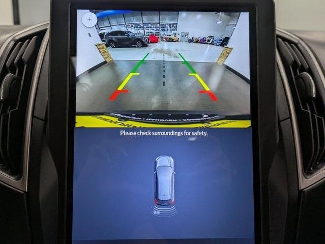 Photo of 2022 Agate Black Metallic Ford Edge