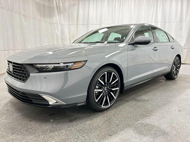 Photo of 2025 Urban Gray Pearl Honda Accord Hybrid