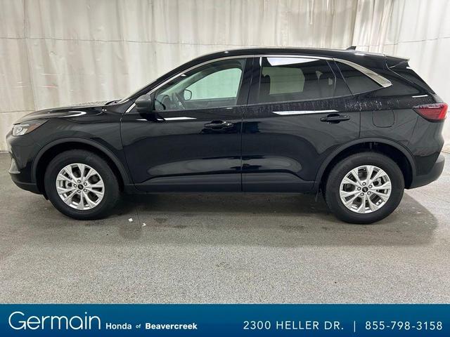 Photo of 2024 Black Metallic Ford Escape