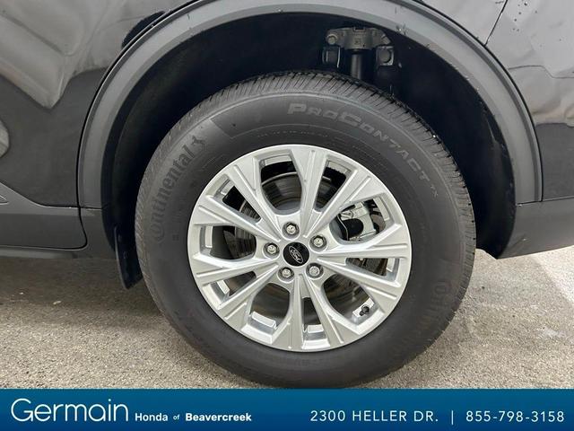 Photo of 2024 Black Metallic Ford Escape