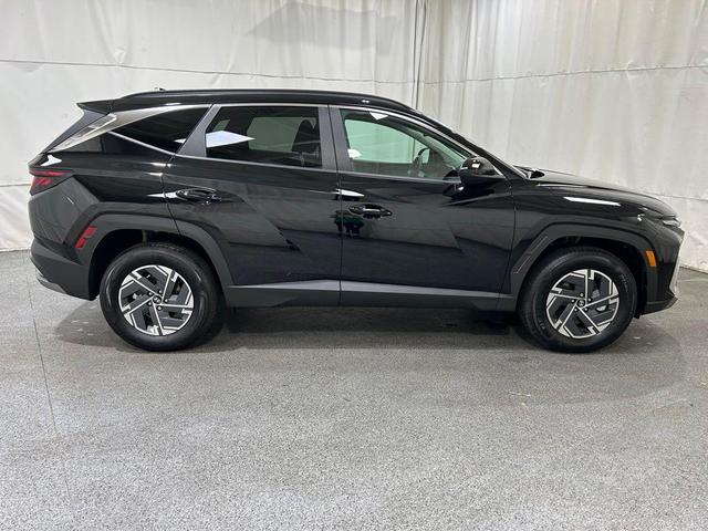 Photo of 2025 Ash Black Hyundai TUCSON Hybrid