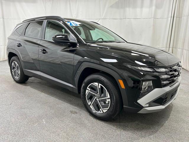 Photo of 2025 Ash Black Hyundai TUCSON Hybrid
