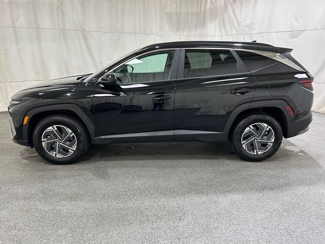 Photo of 2025 Ash Black Hyundai TUCSON Hybrid