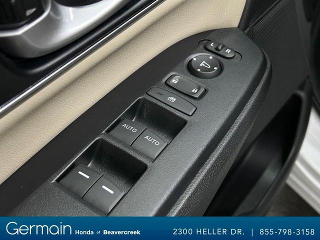 Photo of 2022 Platinum White Pearl Honda CR-V Hybrid