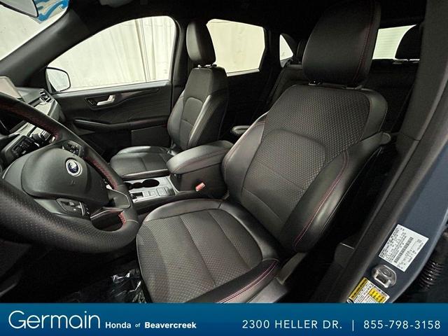 Photo of 2023 Vapor Blue Metallic Ford Escape