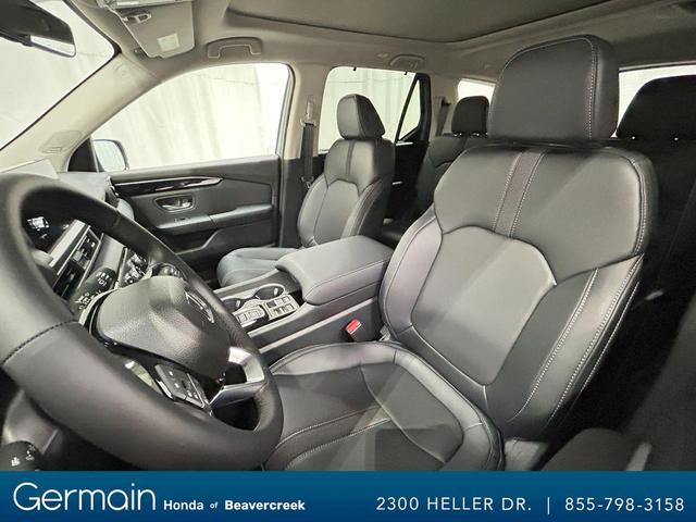 Photo of 2025 Sonic Gray Pearl Honda Pilot