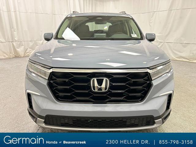 Photo of 2025 Sonic Gray Pearl Honda Pilot
