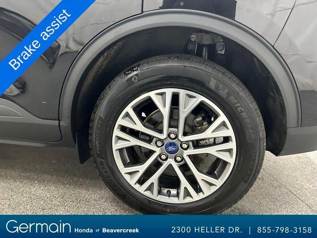 Photo of 2022 Agate Black Metallic Ford Escape