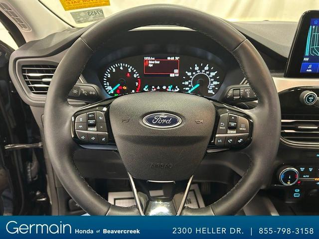 Photo of 2022 Agate Black Metallic Ford Escape