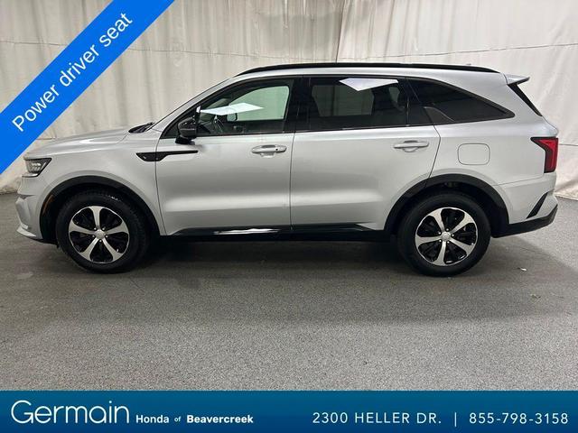 Photo of 2022 Sparkling Silver Kia Sorento