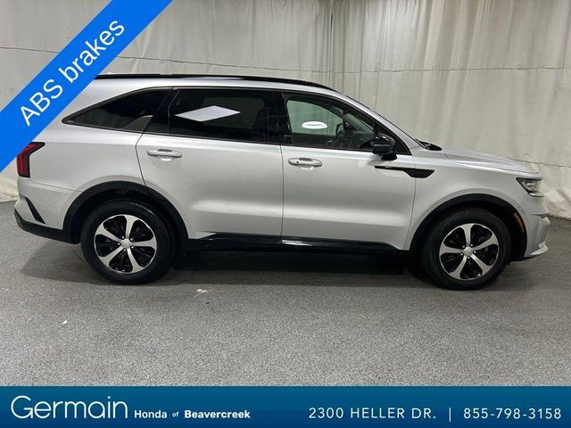 Photo of 2022 Sparkling Silver Kia Sorento