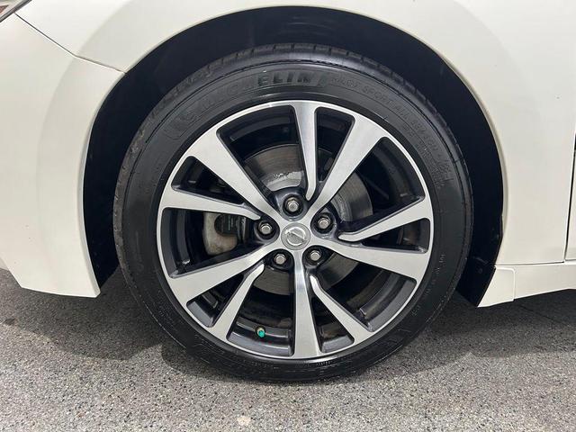 Photo of 2017 White Nissan Maxima