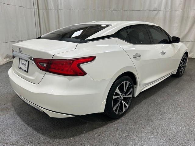 Photo of 2017 White Nissan Maxima