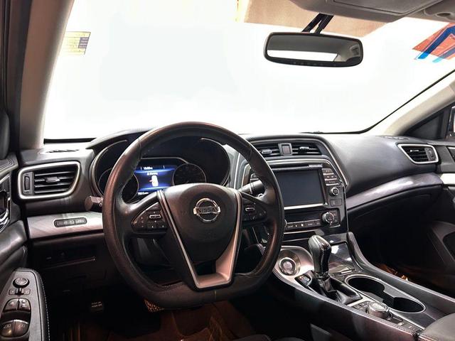 Photo of 2017 White Nissan Maxima