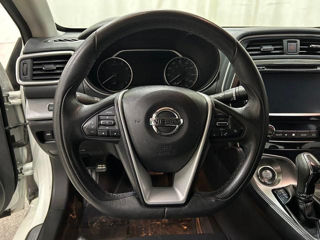 Photo of 2017 White Nissan Maxima