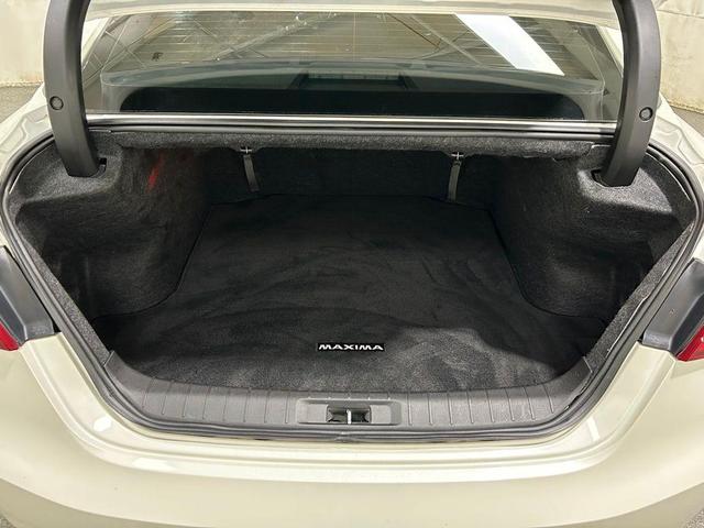 Photo of 2017 White Nissan Maxima