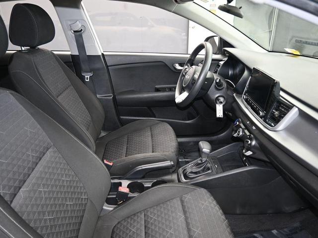 Photo of 2022 Silky Silver Kia Rio