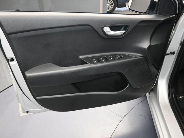 Photo of 2022 Silky Silver Kia Rio