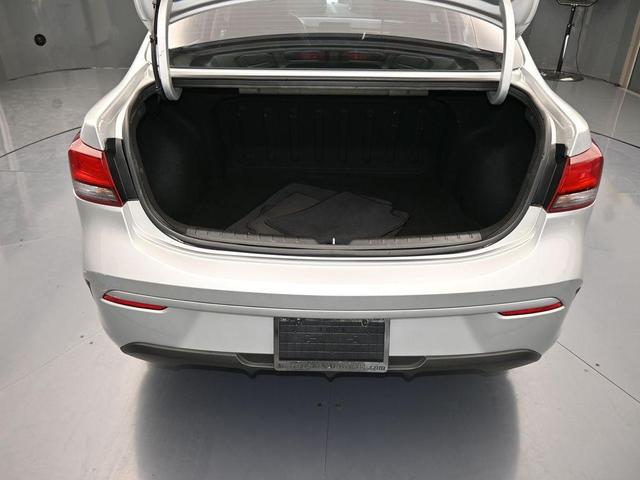 Photo of 2022 Silky Silver Kia Rio
