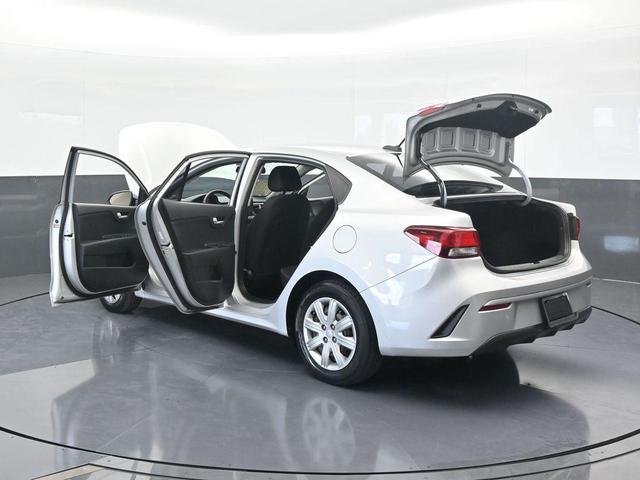 Photo of 2022 Silky Silver Kia Rio