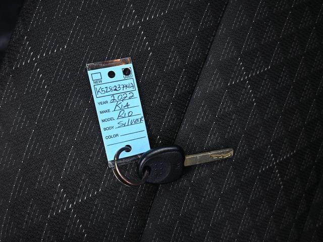 Photo of 2022 Silky Silver Kia Rio