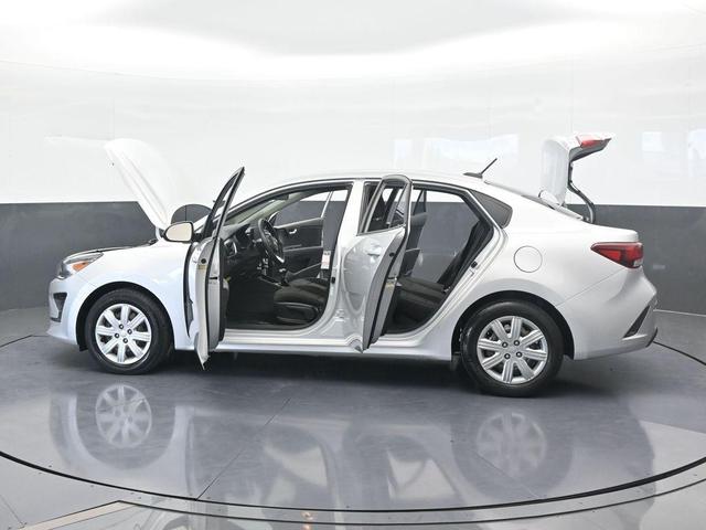 Photo of 2022 Silky Silver Kia Rio