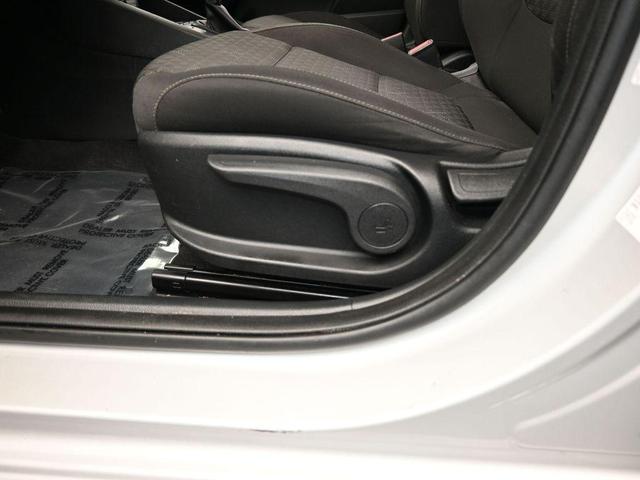 Photo of 2022 Silky Silver Kia Rio