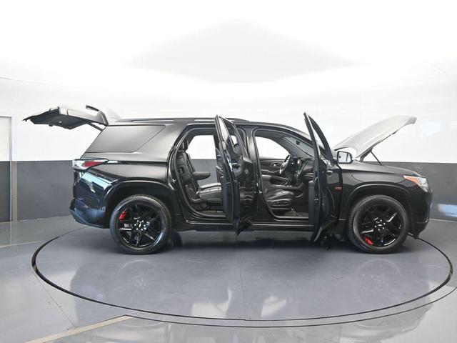 Photo of 2018 Mosaic Black Metallic Chevrolet Traverse
