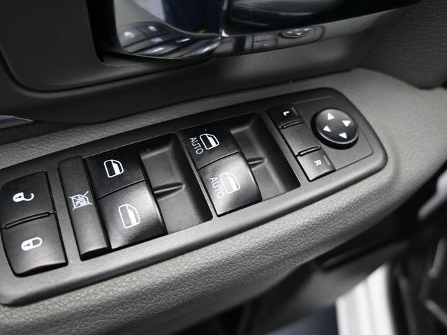 Photo of 2018 Bright White Clearcoat RAM 1500