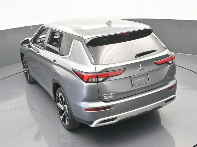Photo of 2022 Gray Metallic Mitsubishi Outlander