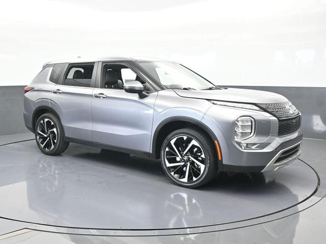 Photo of 2022 Gray Metallic Mitsubishi Outlander