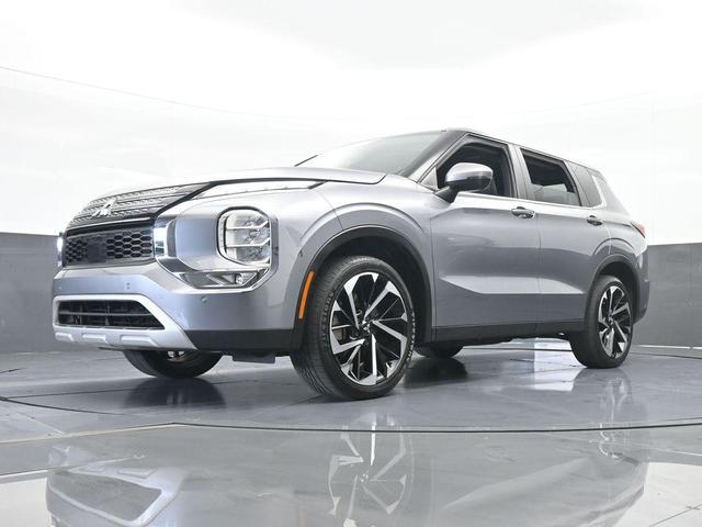 Photo of 2022 Gray Metallic Mitsubishi Outlander