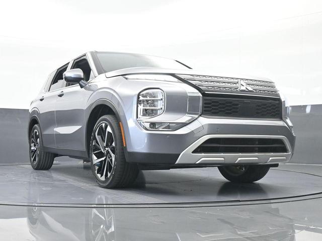 Photo of 2022 Gray Metallic Mitsubishi Outlander