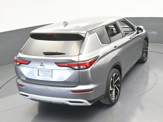 Photo of 2022 Gray Metallic Mitsubishi Outlander