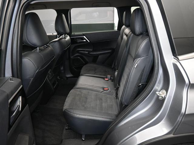 Photo of 2022 Gray Metallic Mitsubishi Outlander