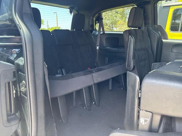 Photo of 2019 Brilliant Black Crystal Pearlcoat Dodge Grand Caravan