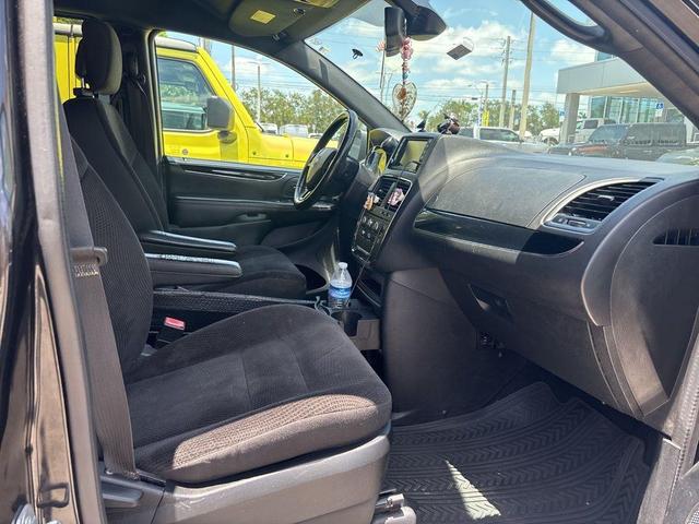 Photo of 2019 Brilliant Black Crystal Pearlcoat Dodge Grand Caravan