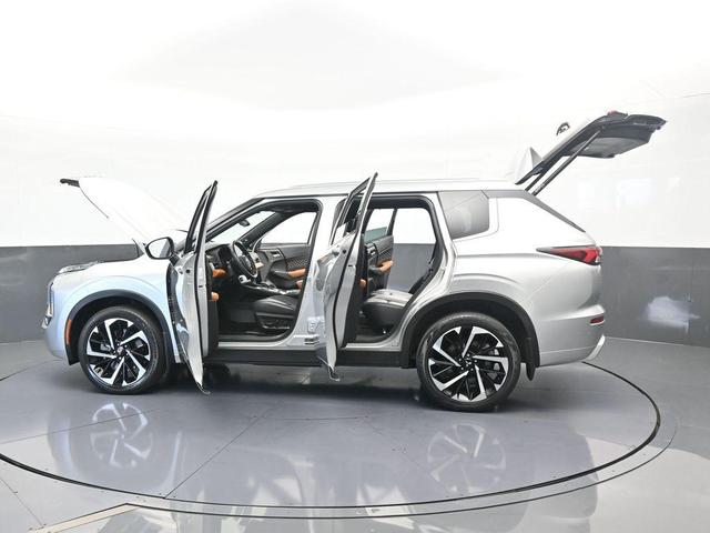 Photo of 2022 Silver Mitsubishi Outlander