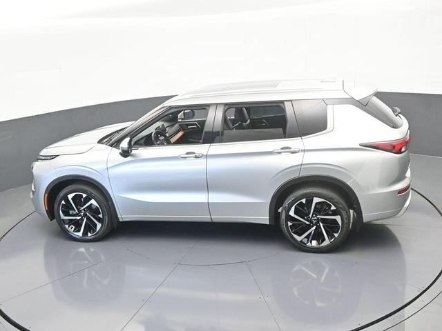 Photo of 2022 Silver Mitsubishi Outlander