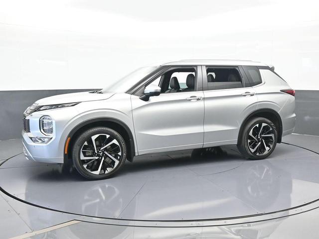 Photo of 2022 Silver Mitsubishi Outlander